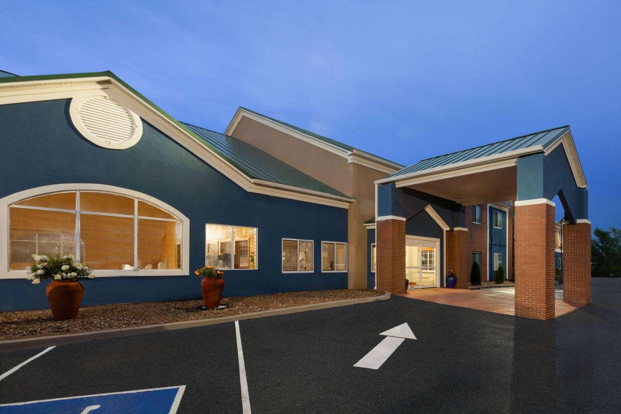 Pioneer Inn & Suites Grinnell Exterior foto